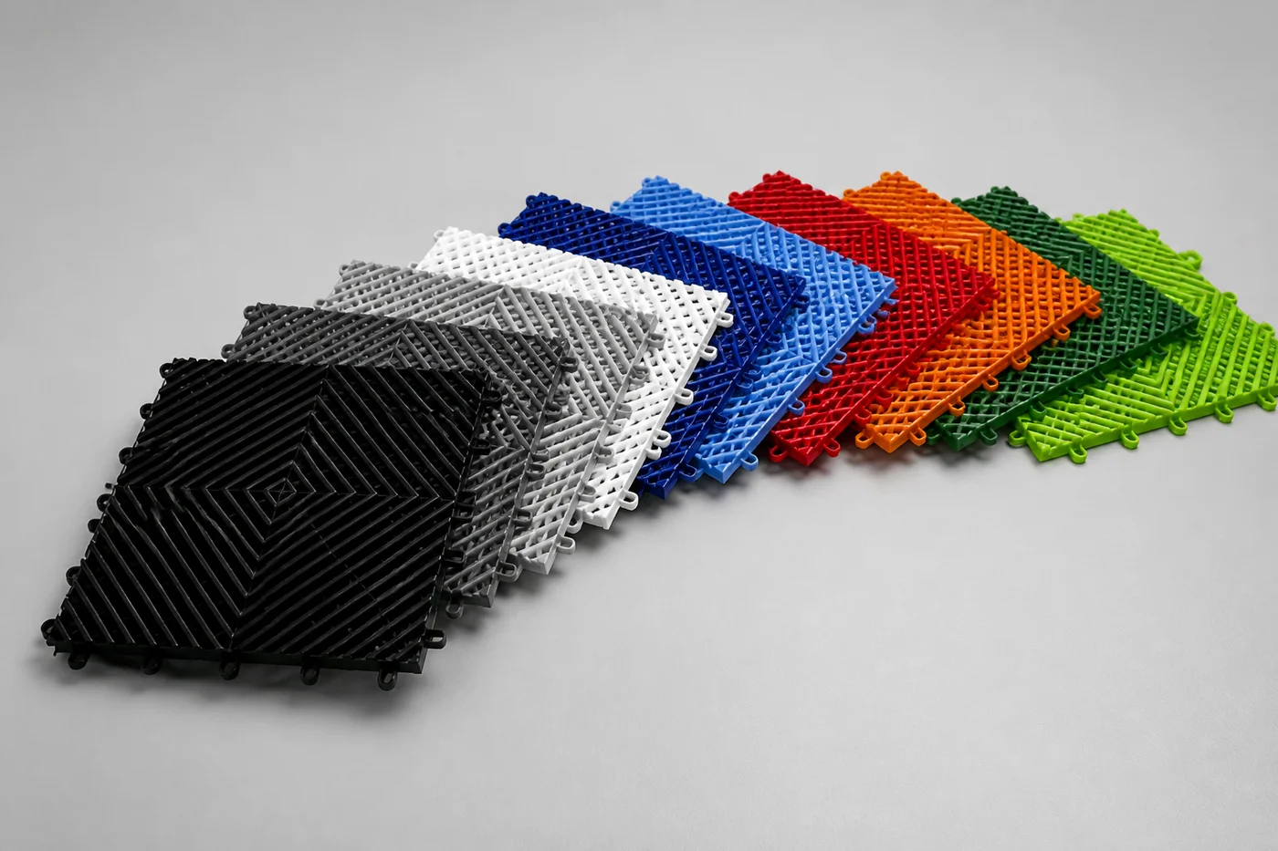 Leque com as seis cores disponíveis de placas de piso modular