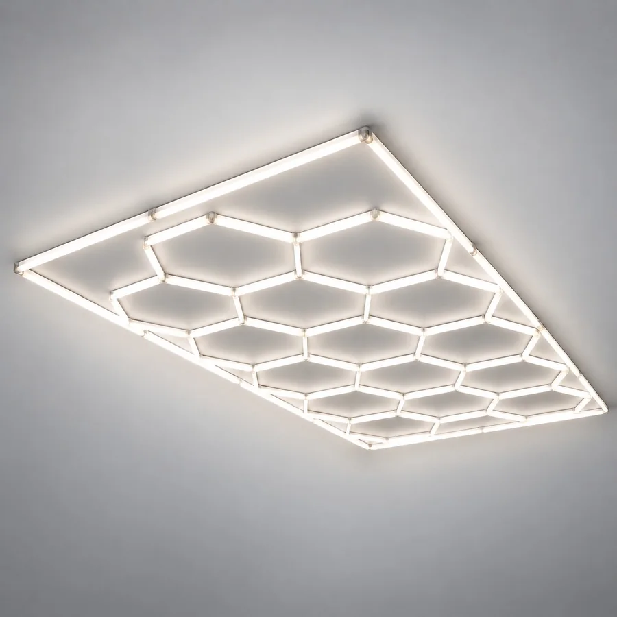 Luminária LED hexagonal em colmeia acesa em branco frio